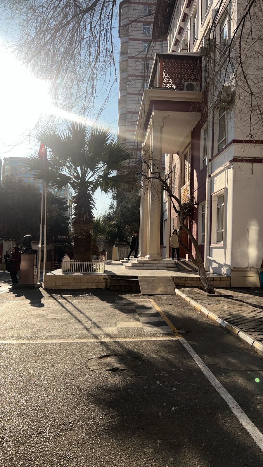 Kiçik binanın böyümüş uşaqları